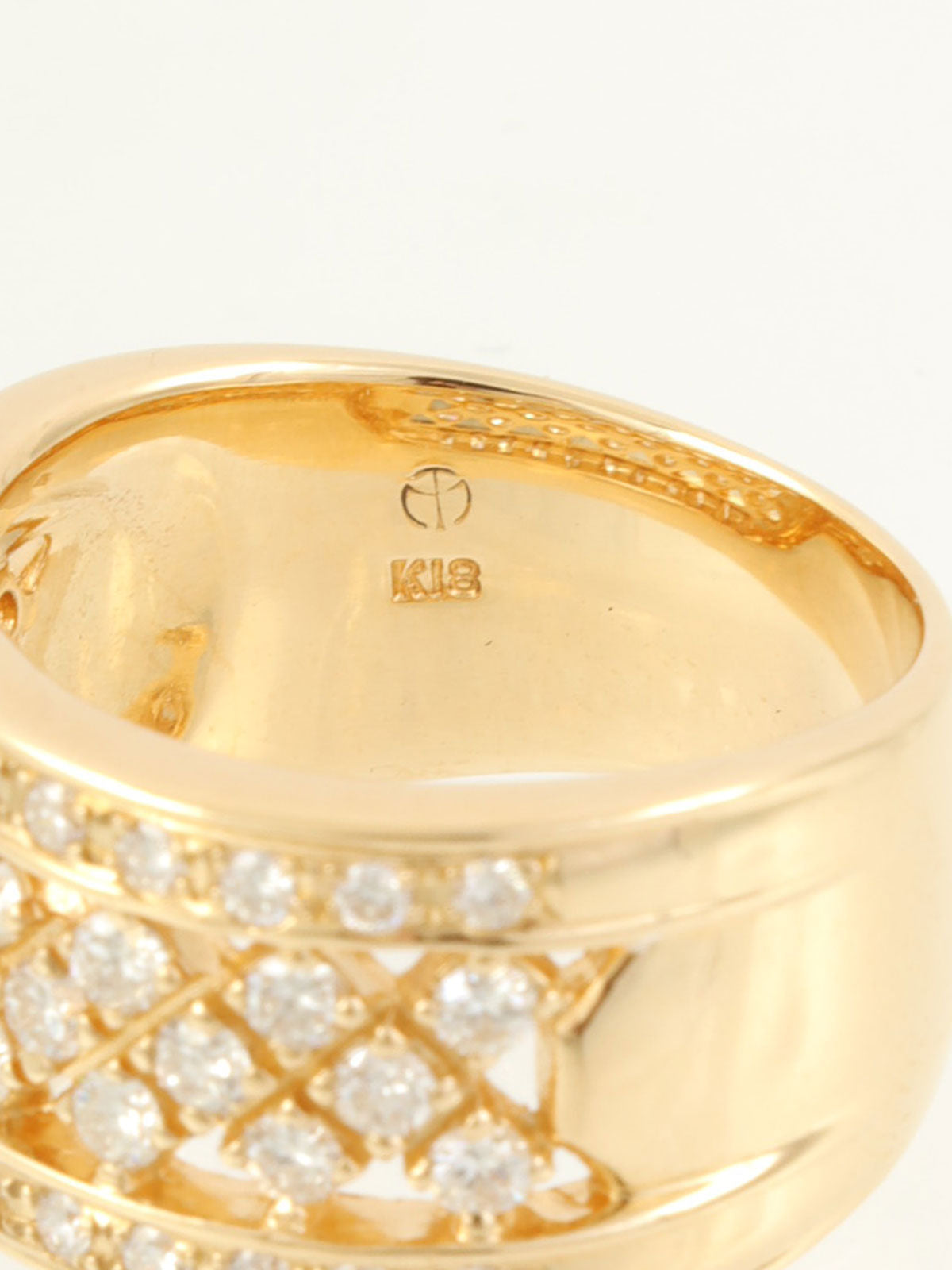18K Gold Diamond Design Ring
