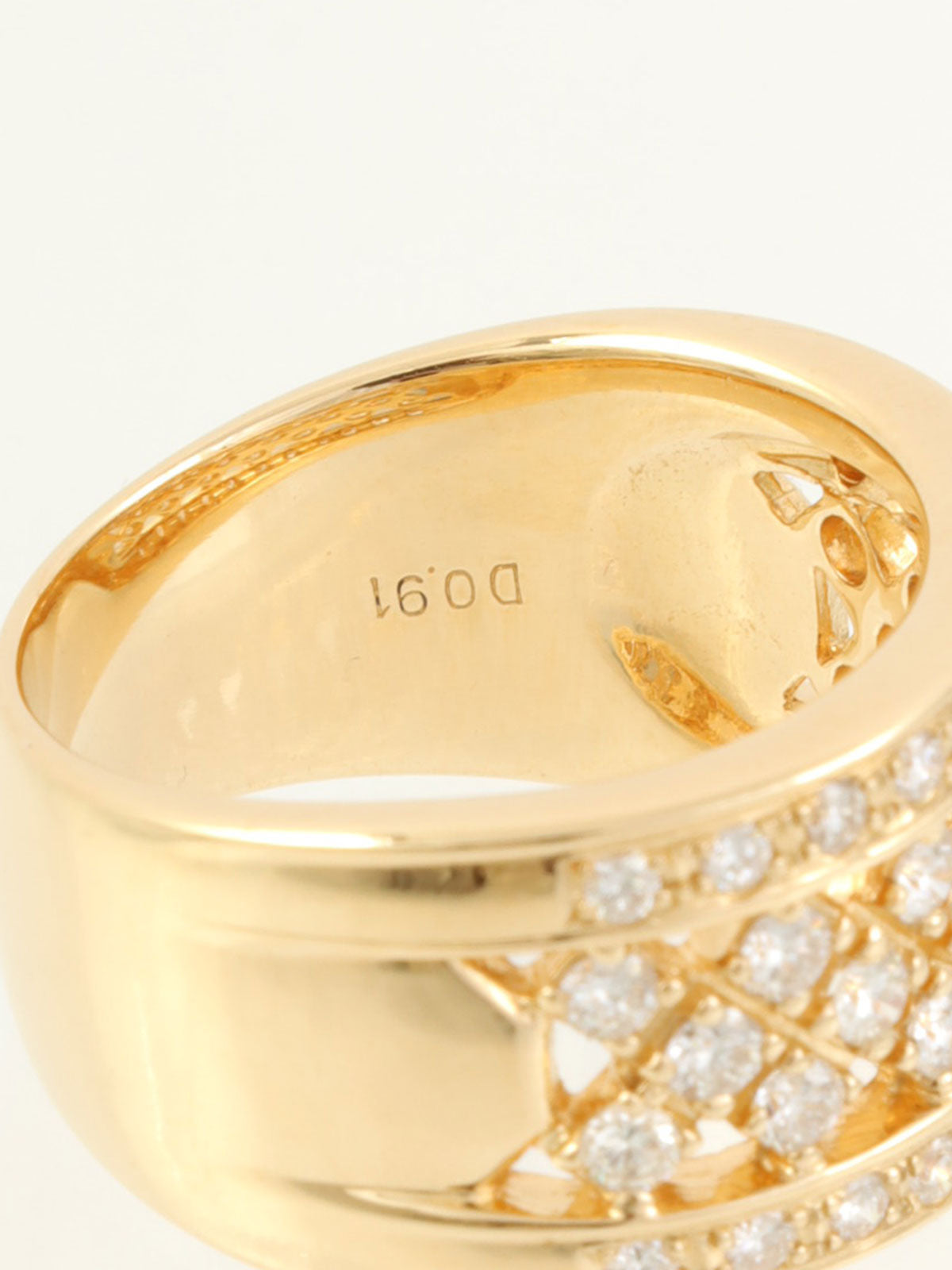 18K Gold Diamond Design Ring