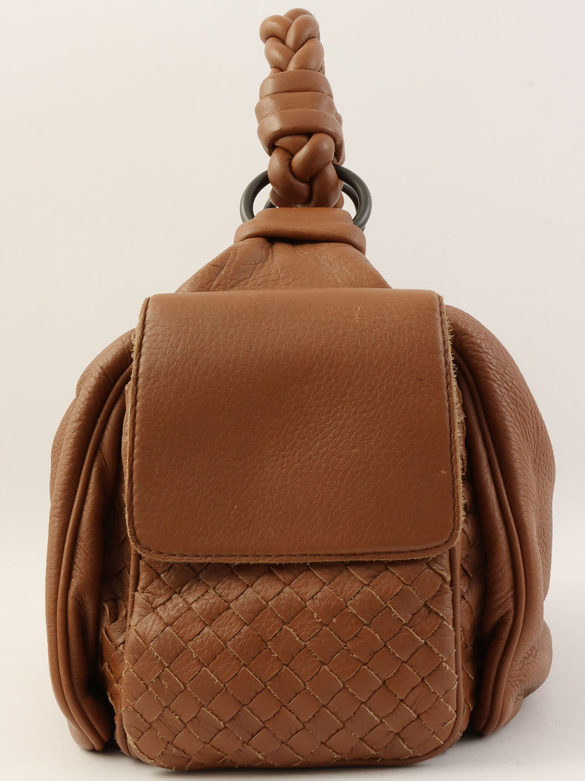 棕色编织手提包