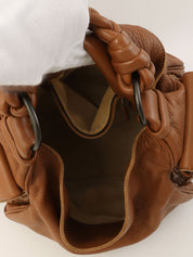 棕色编织手提包