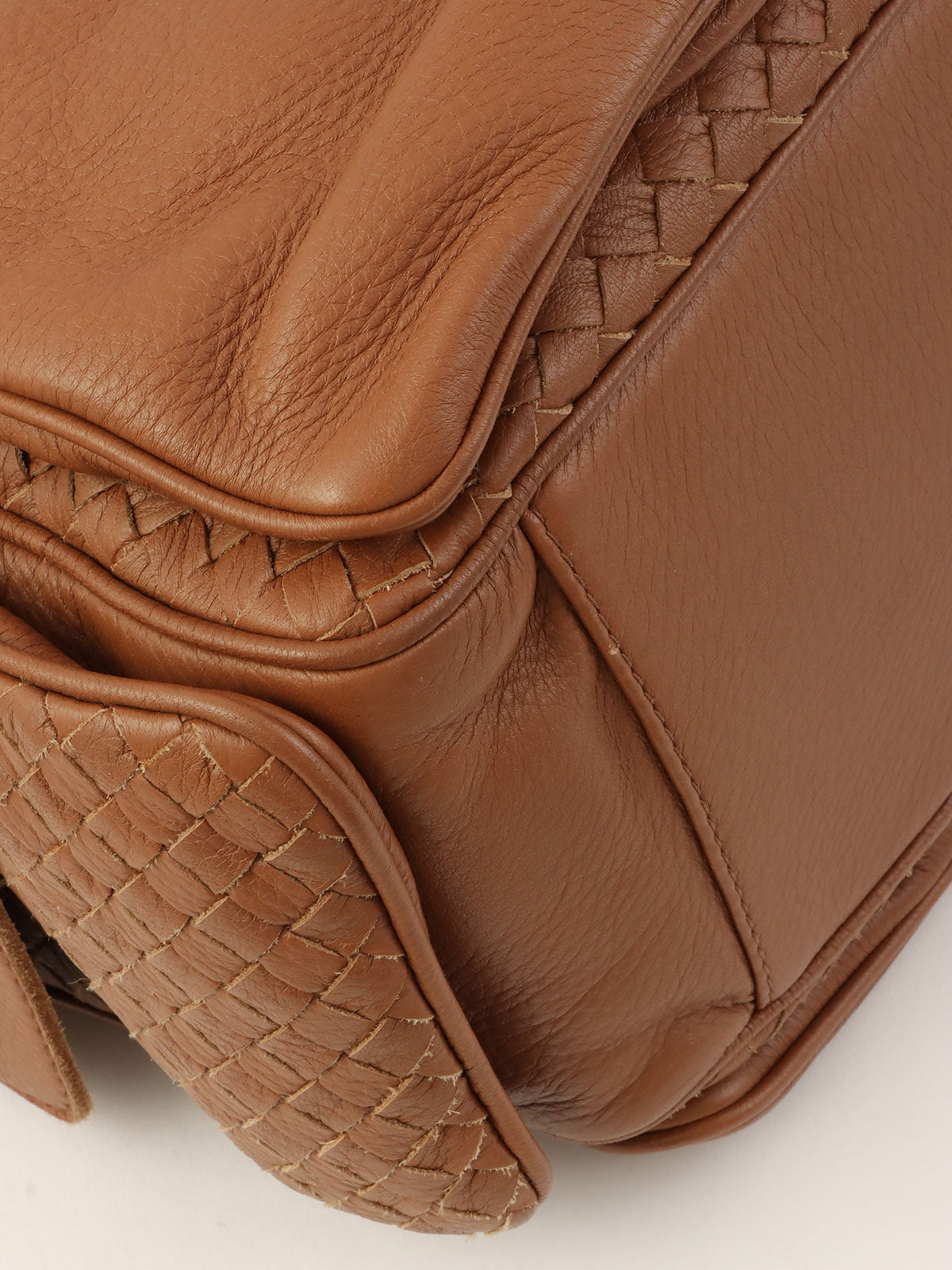 棕色编织手提包