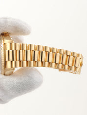 1990-1991年款 10P 钻石蚝式恒动日历型腕表，金/蓝表盘