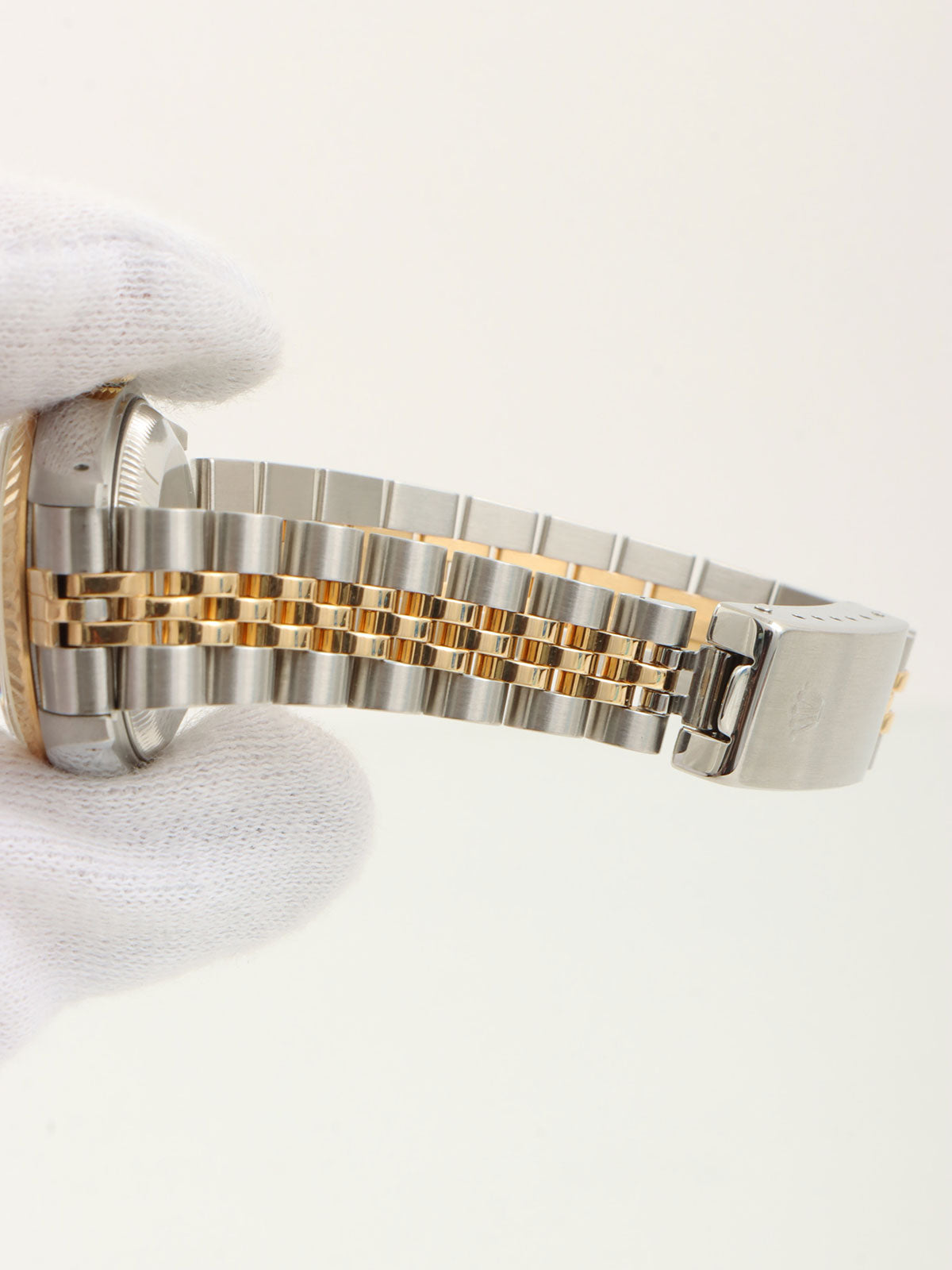 约1991年产蚝式恒动日历型腕表，银/金/海军蓝配色。