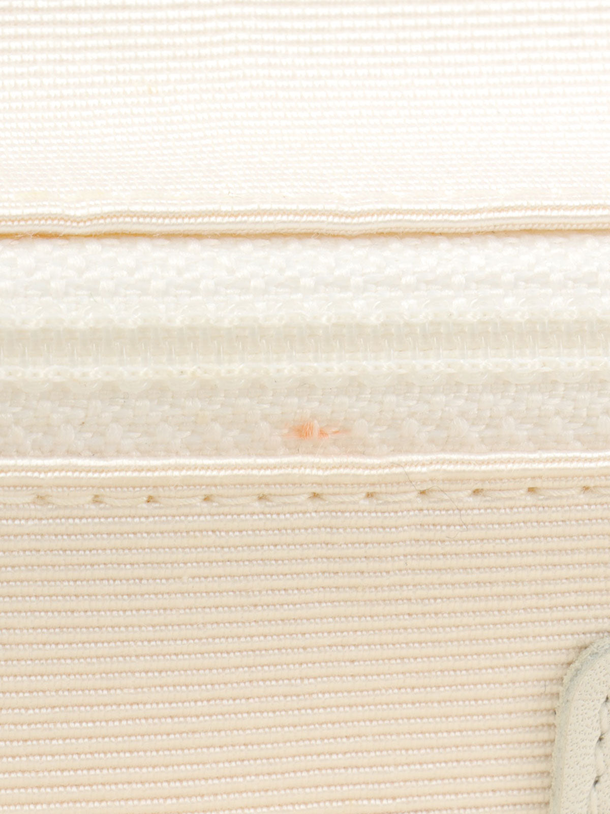 2004年针织蕾丝CC标志牌链条单肩包 白色