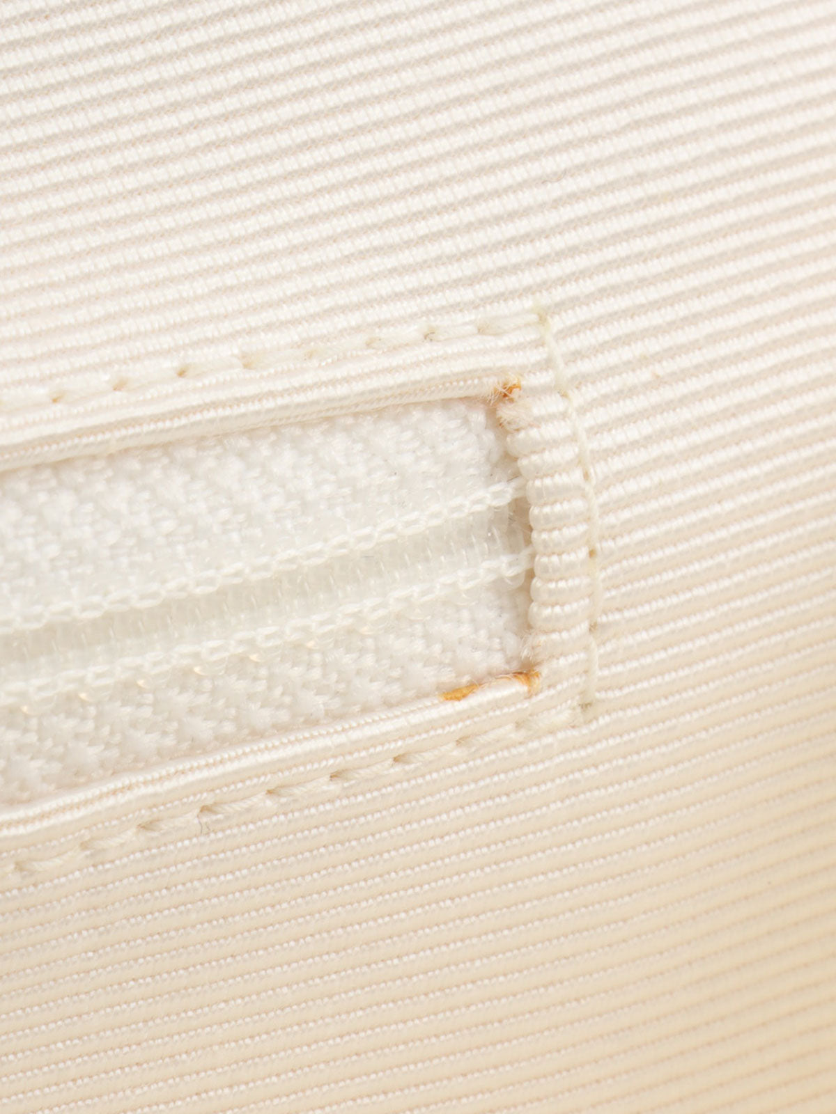 2004年针织蕾丝CC标志牌链条单肩包 白色