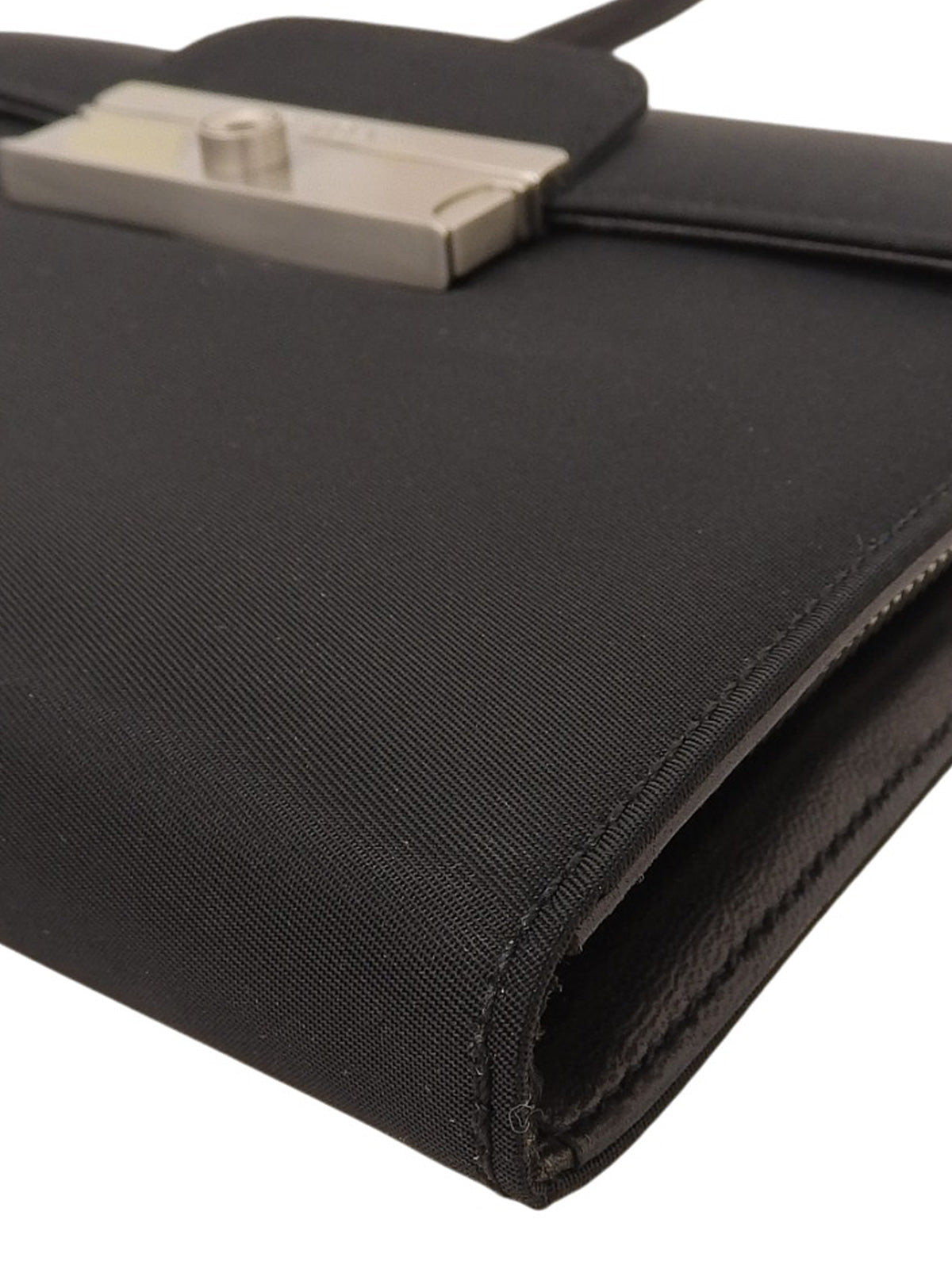 ロゴプレートショルダーウォレットバッグ ブラック