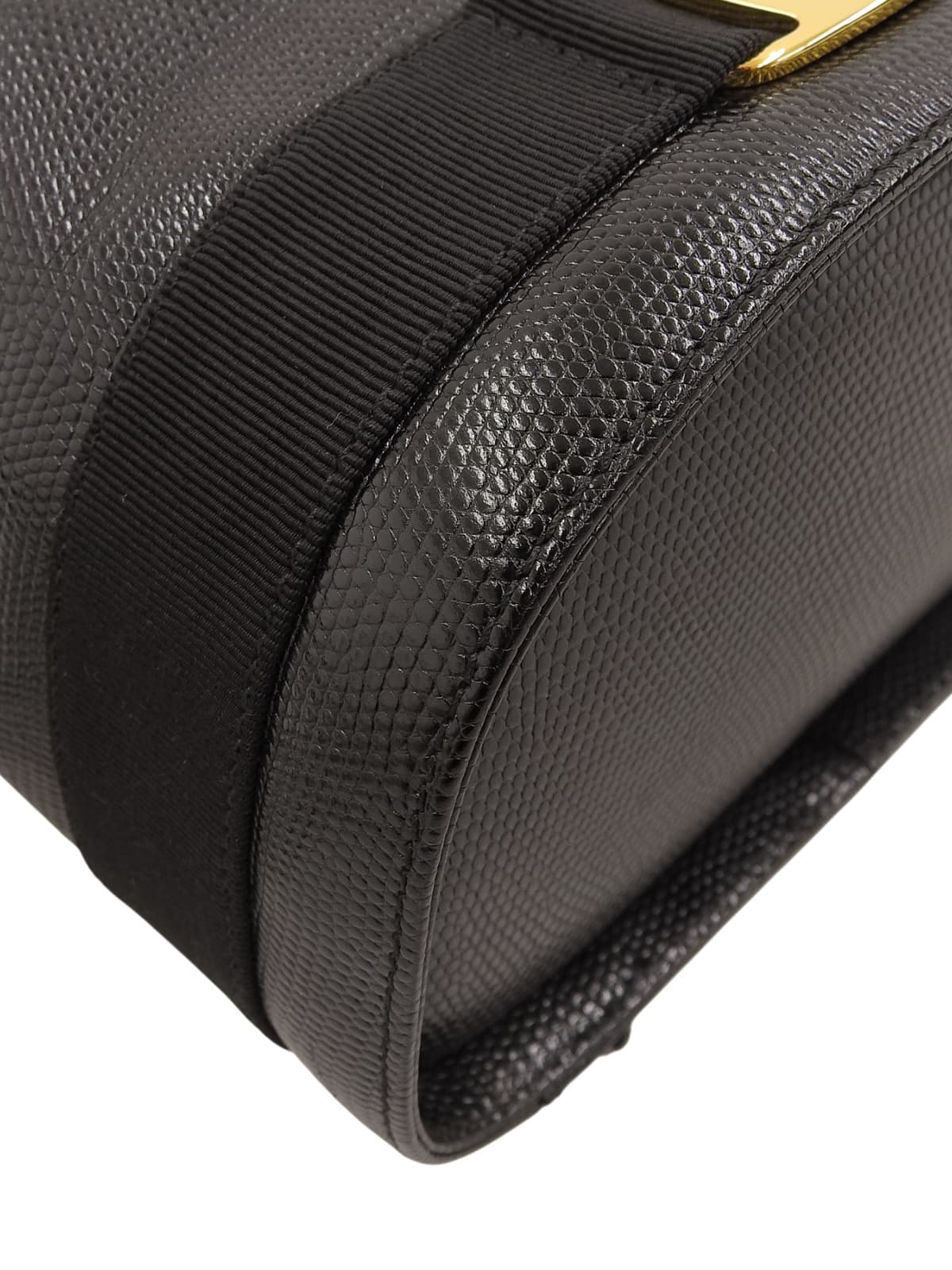 リザードエンボスヴァラプレート巾着ショルダーバッグ ブラック