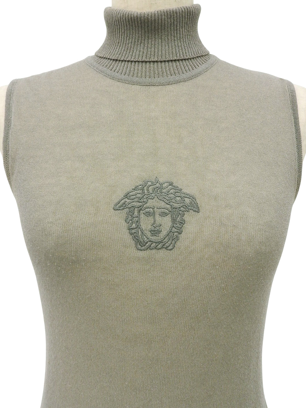 メデューサステッチノースリーブタートルニット グレージュ