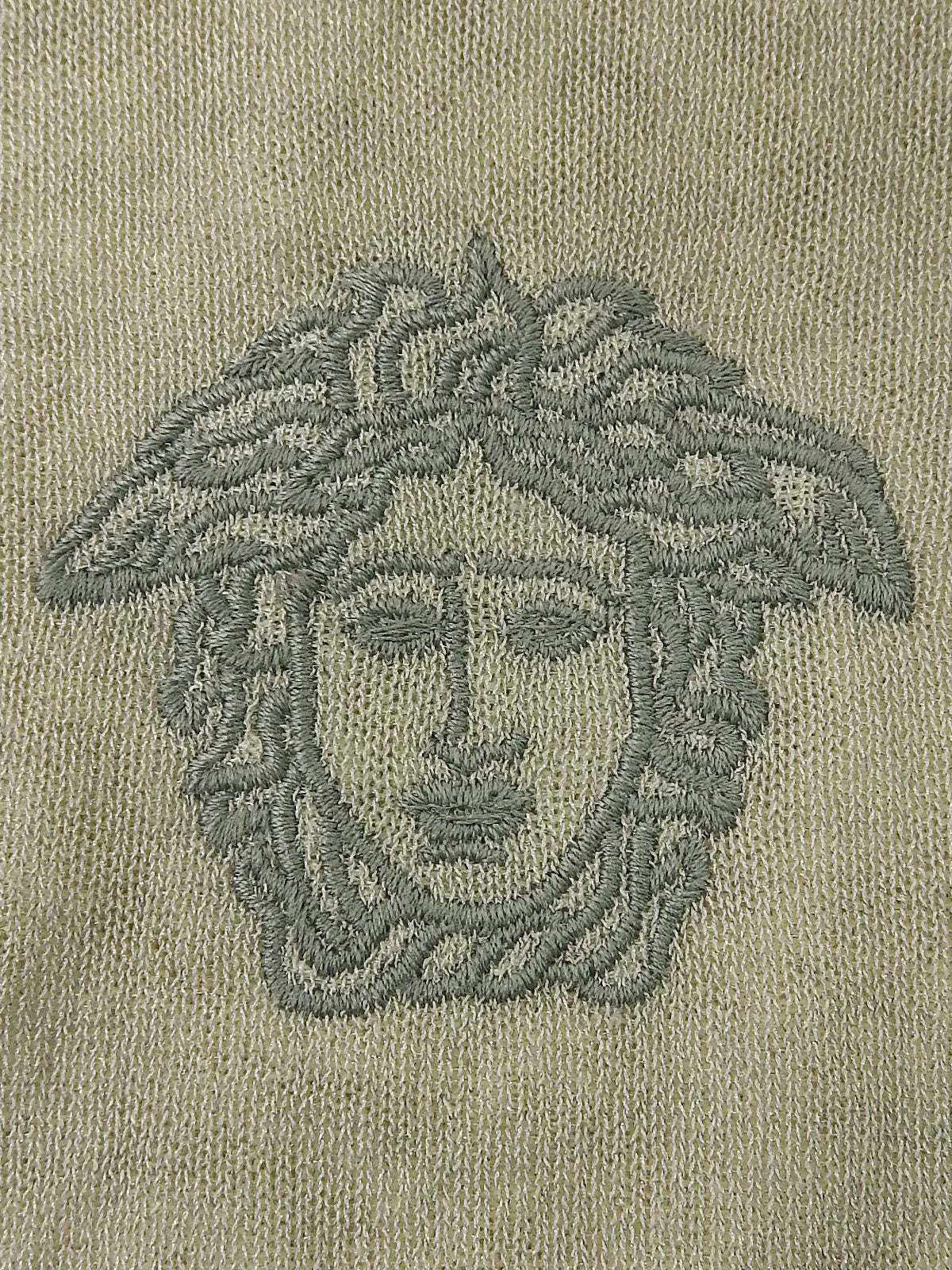 メデューサステッチノースリーブタートルニット　グレージュ