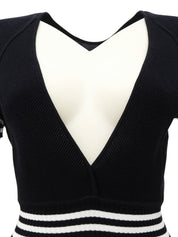 2004 运动系列标志 CC 商标 V 领短袖连衣裙（黑色）