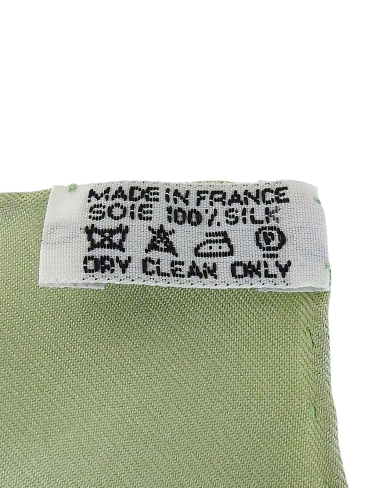 カレ90 RETOUR ALA TERREパターンスカーフ カーキ