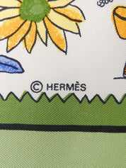 カレ90 RETOUR ALA TERREパターンスカーフ カーキ