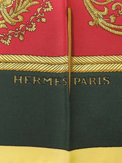 カレ90 Les armes de parisパターンスカーフ レッド/グリーン/イエロー