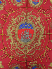 カレ90 Les armes de parisパターンスカーフ レッド/グリーン/イエロー