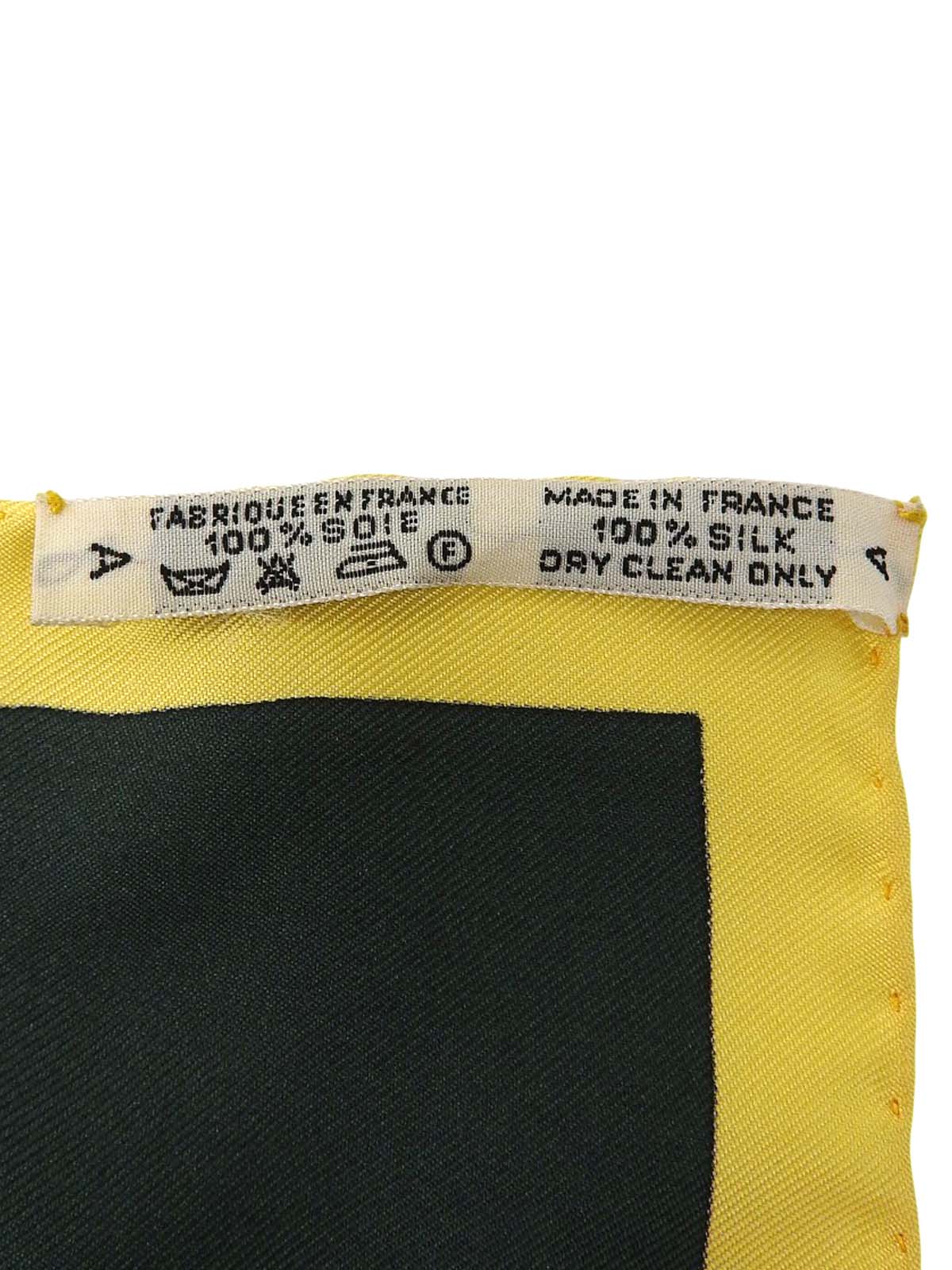 カレ90 Les armes de parisパターンスカーフ レッド/グリーン/イエロー