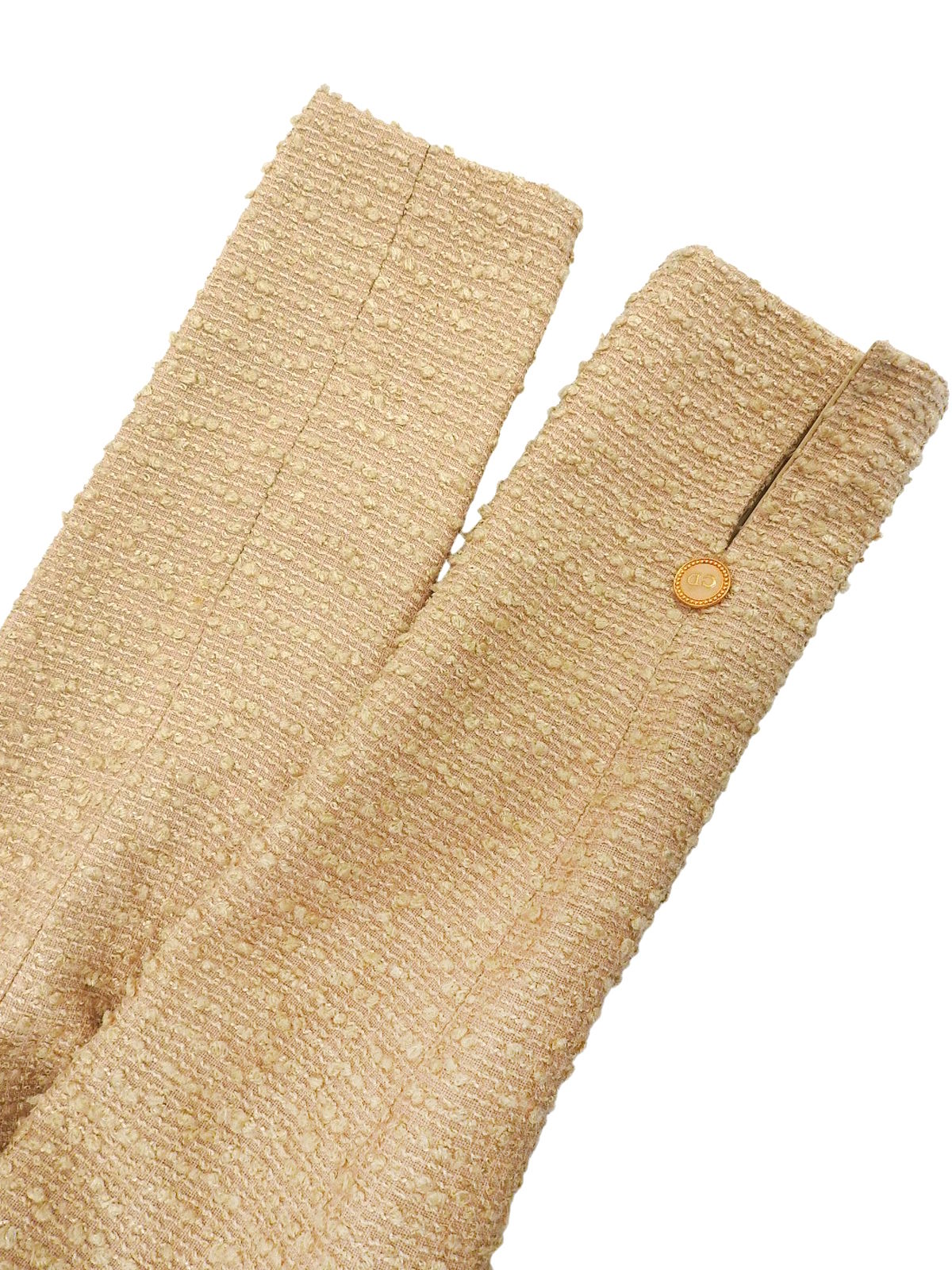 Tweed logo button set up in beige