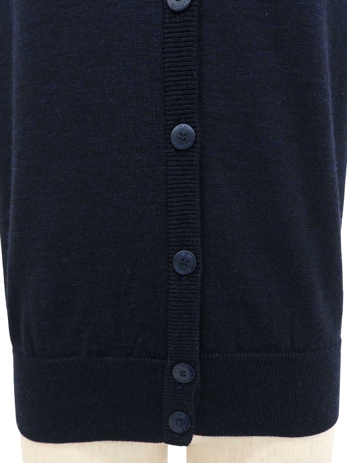 ウールバックロゴ刺繍ニットベスト　ネイビー