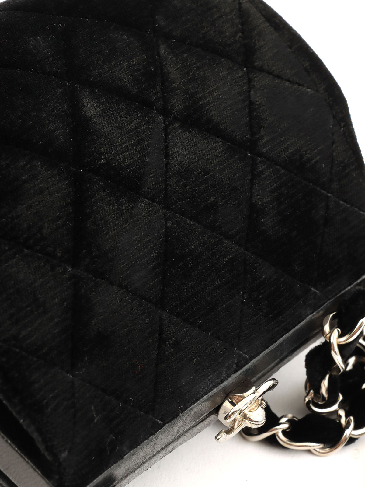 1997 velour clasp chain shoulder bag in black
