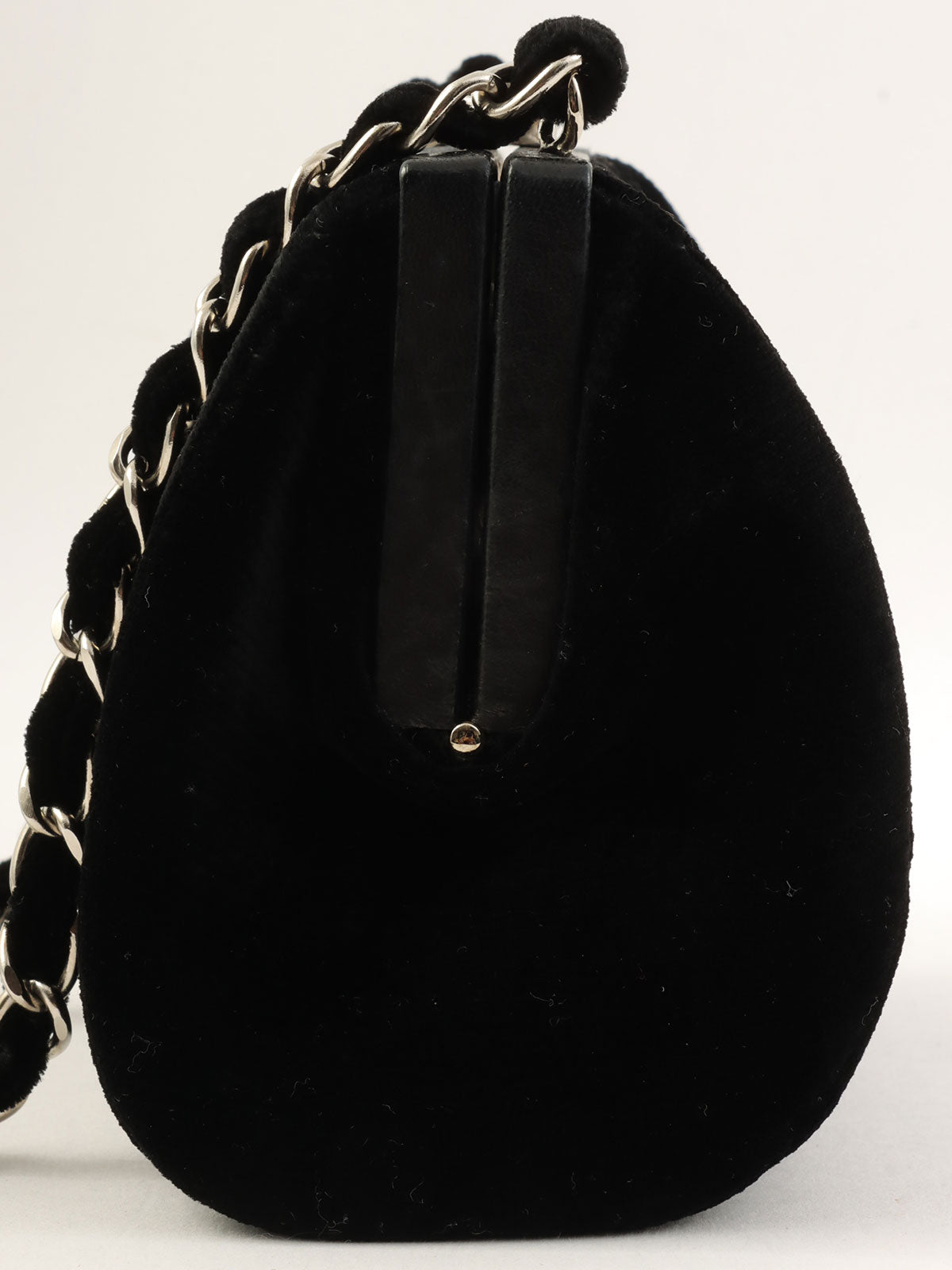 1997 velour clasp chain shoulder bag in black