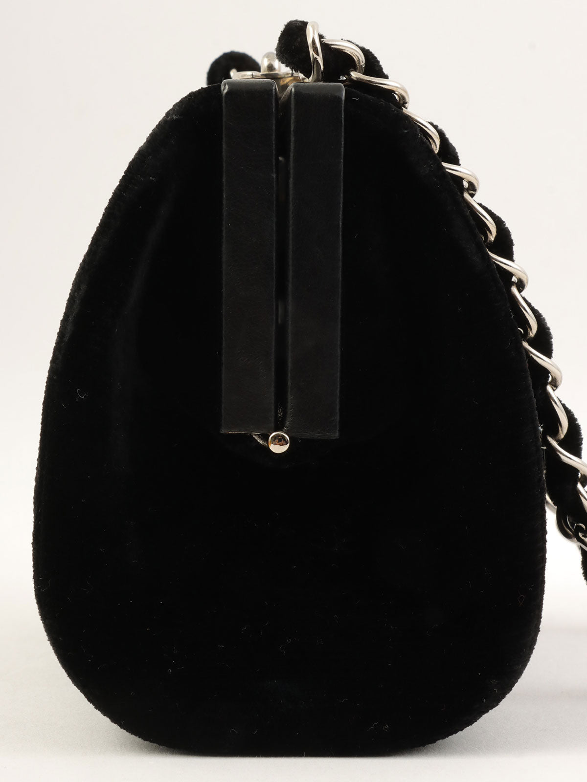 1997 velour clasp chain shoulder bag in black