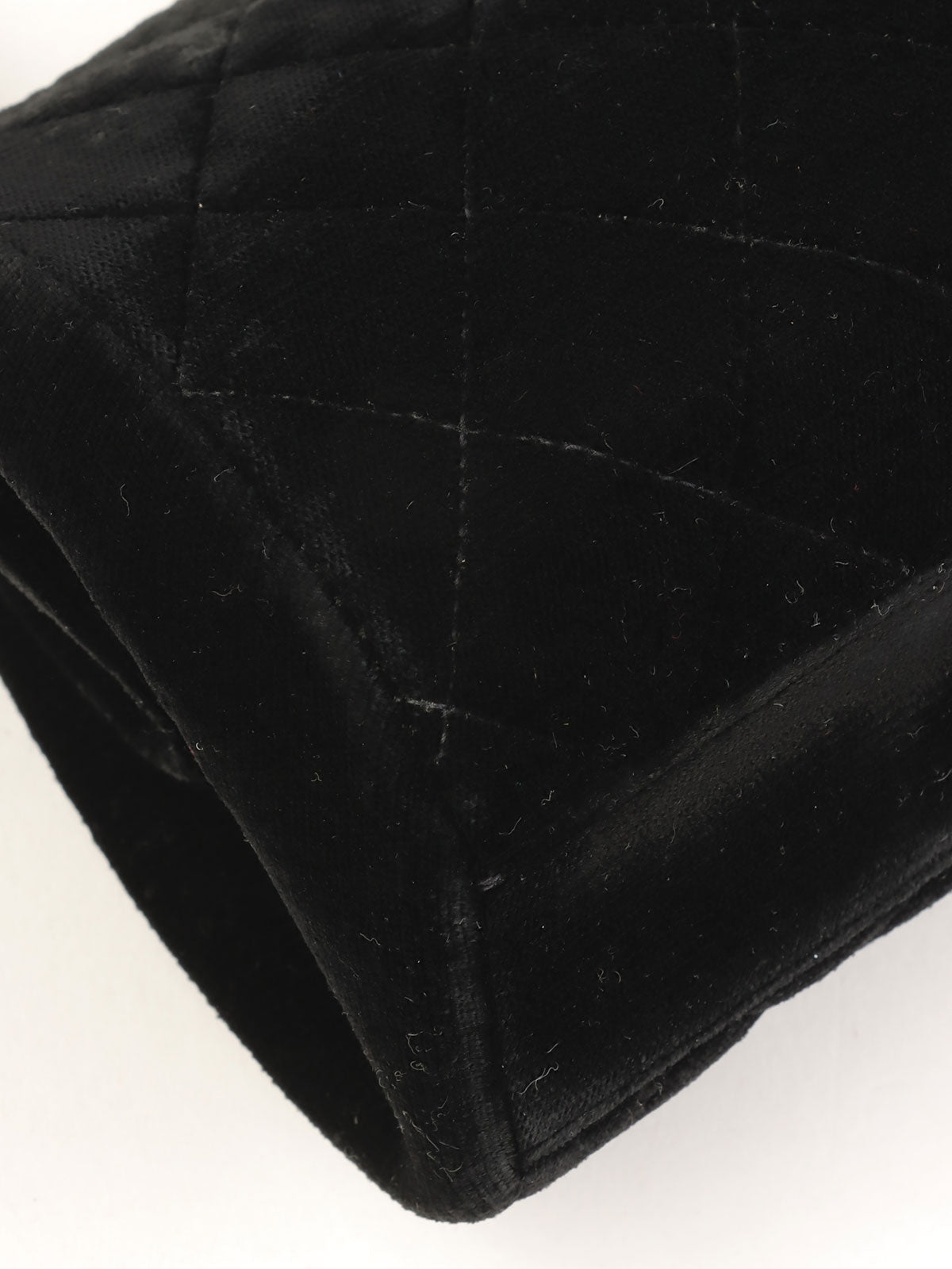 1997 velour clasp chain shoulder bag in black