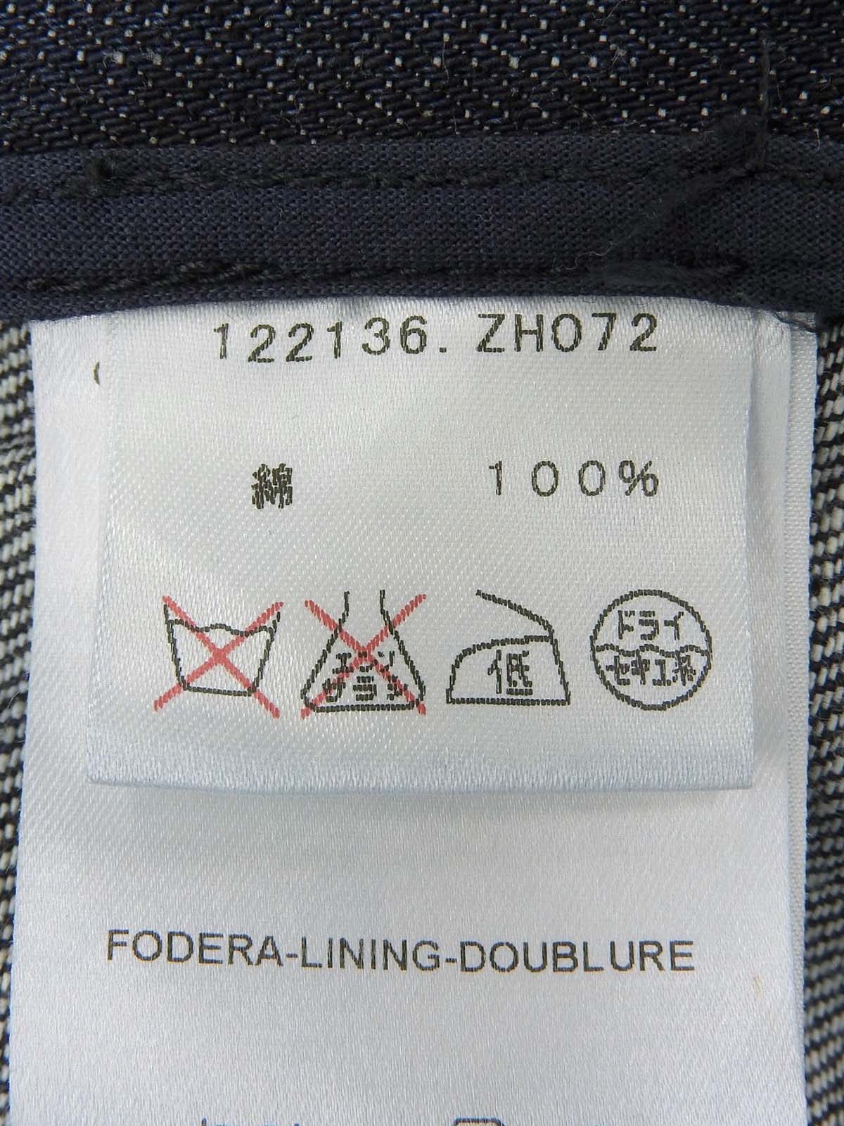 靛蓝色牛仔布logo纽扣夹克