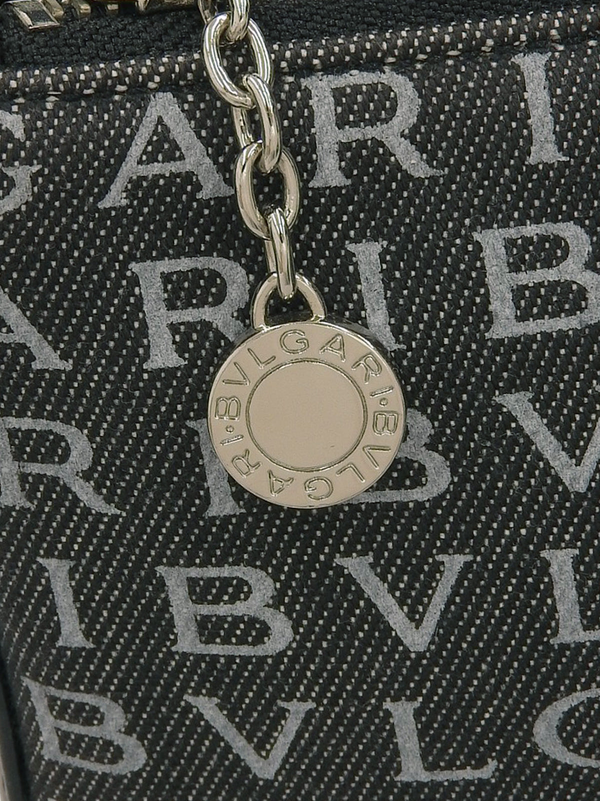 ロゴマニアショルダーバッグ ブラック