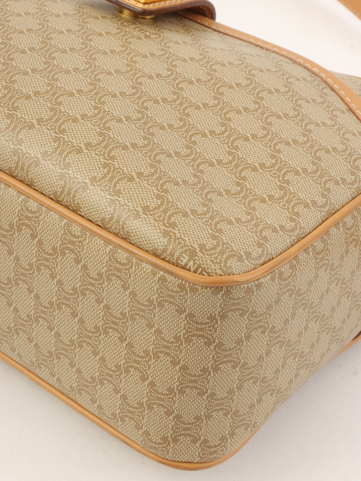 マカダムパターンロゴプレートショルダーバッグ ベージュ