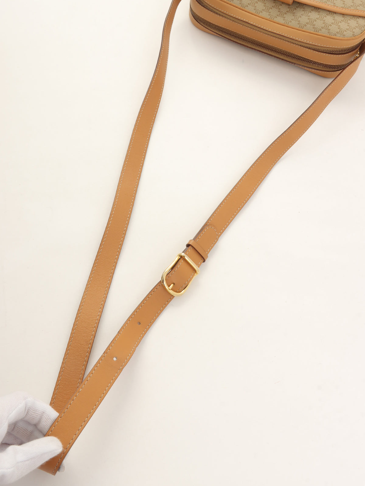 マカダムパターンロゴプレートショルダーバッグ ベージュ