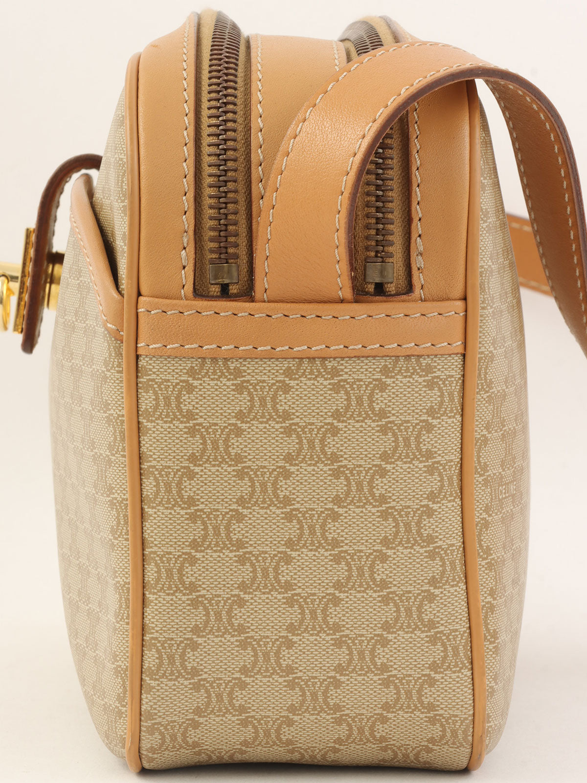 マカダムパターンロゴプレートショルダーバッグ ベージュ