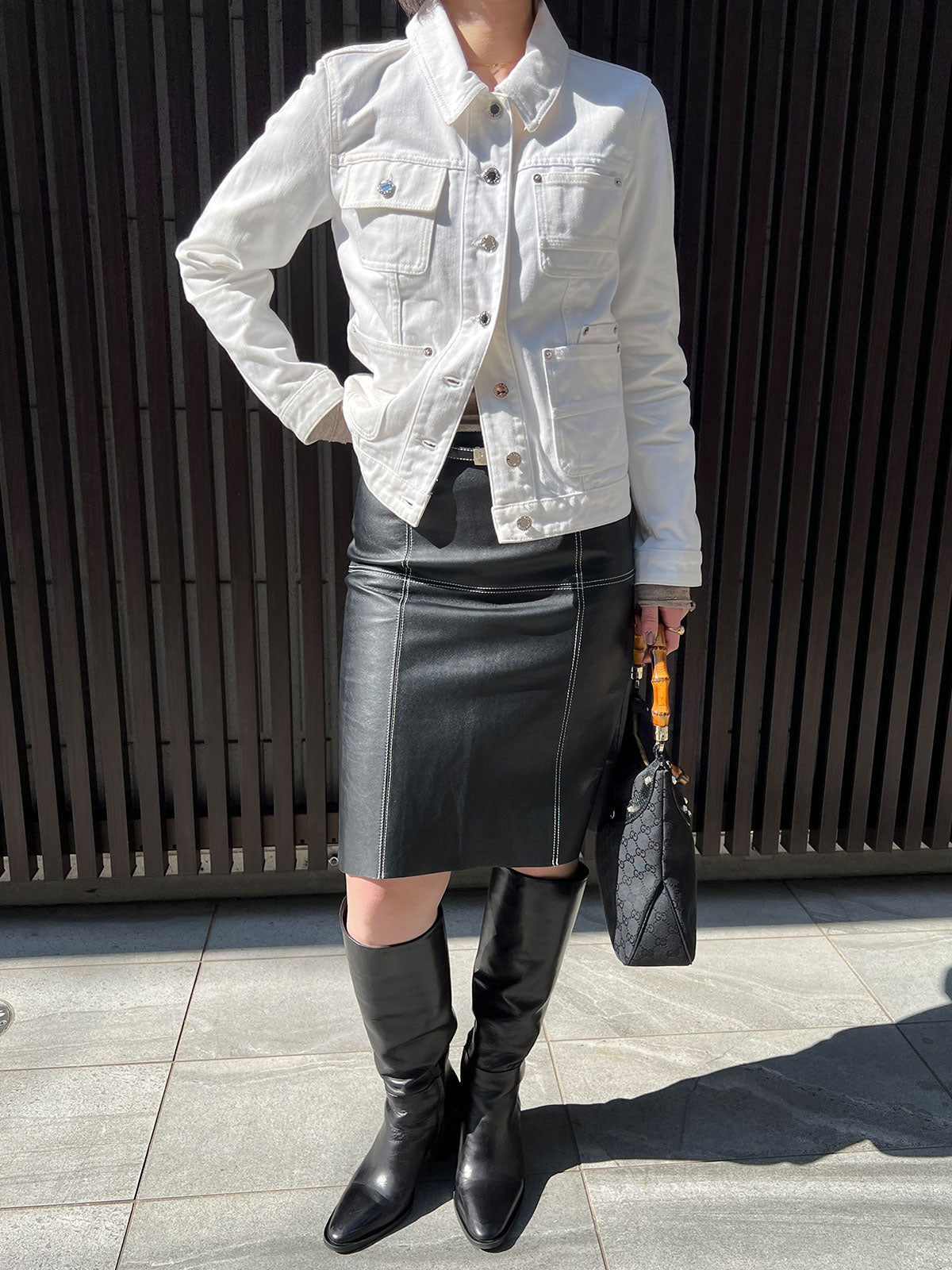 白色牛仔布logo纽扣夹克