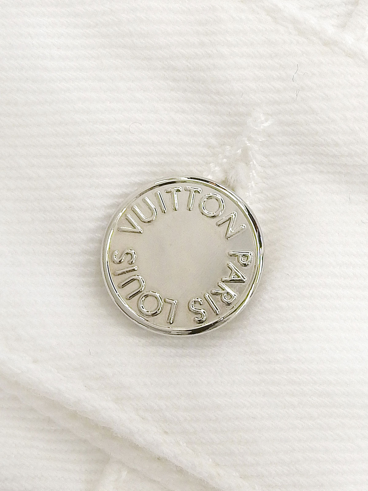 白色牛仔布logo纽扣夹克