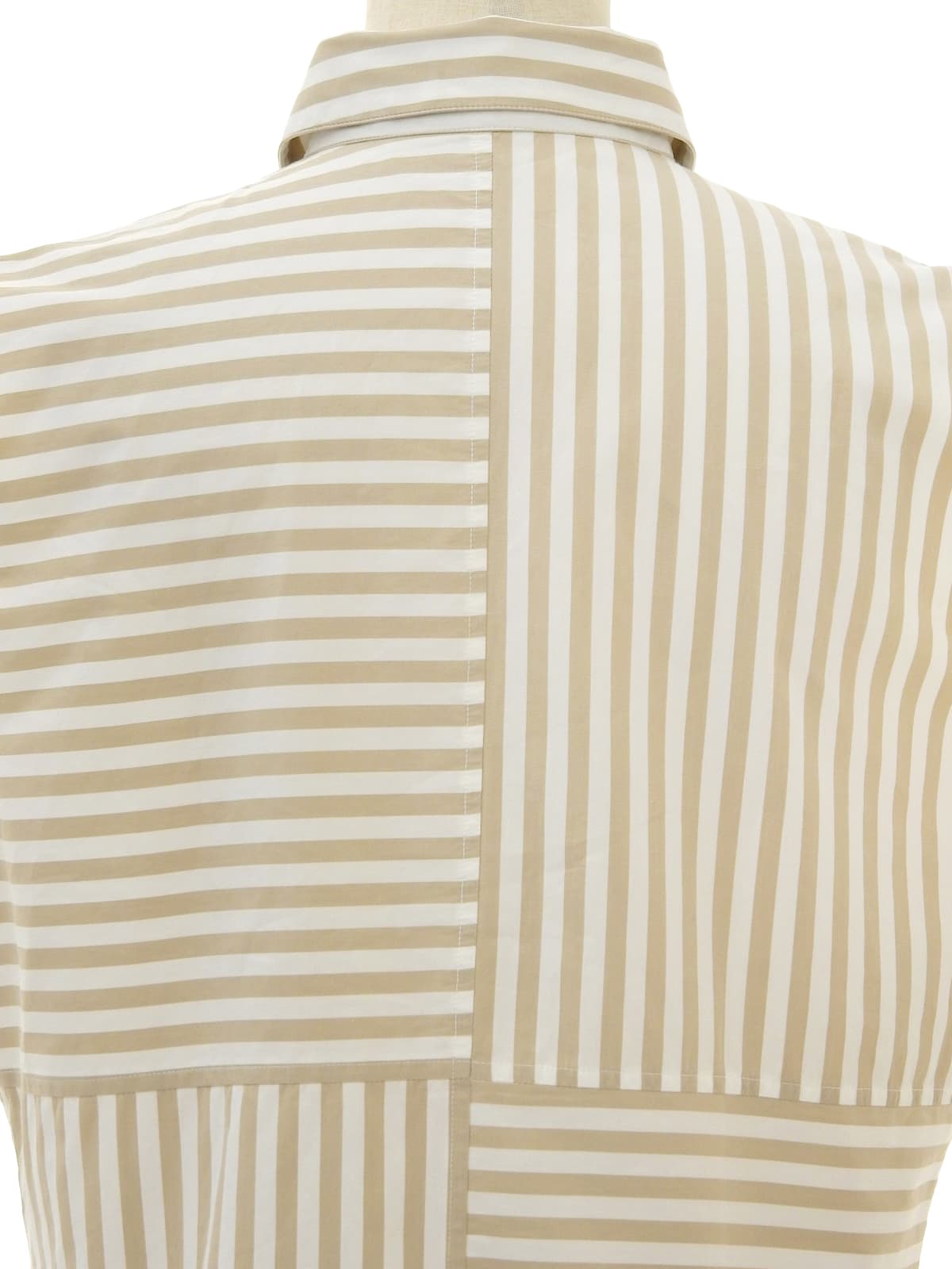 ストライプボーダーロゴボタンノースリーブトップス ベージュ/ホワイト