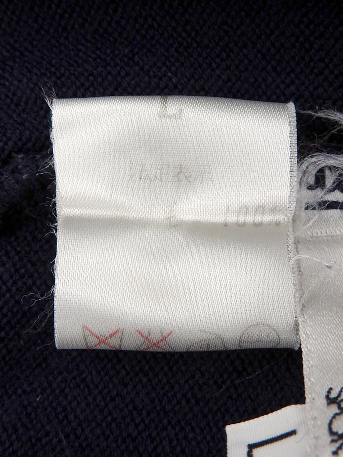 ウールボーダーパターンロゴ刺繍タートルネックニット ネイビー/レッド