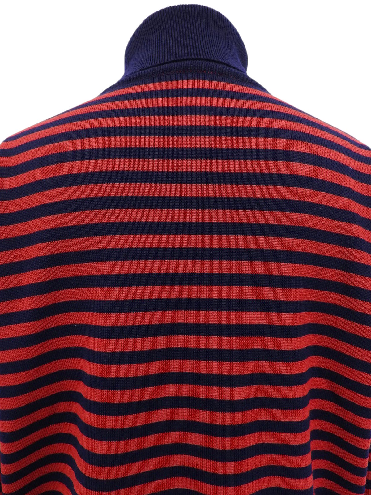 ウールボーダーパターンロゴ刺繍タートルネックニット ネイビー/レッド