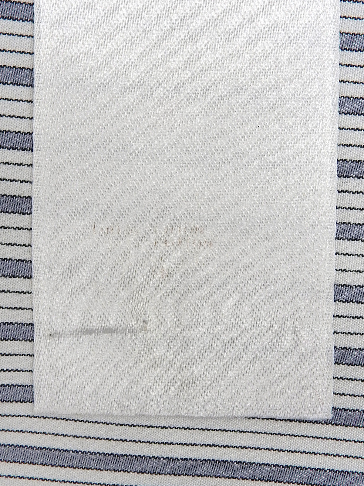 ストライプパターンロゴボタンシャツ ホワイト/ブルー