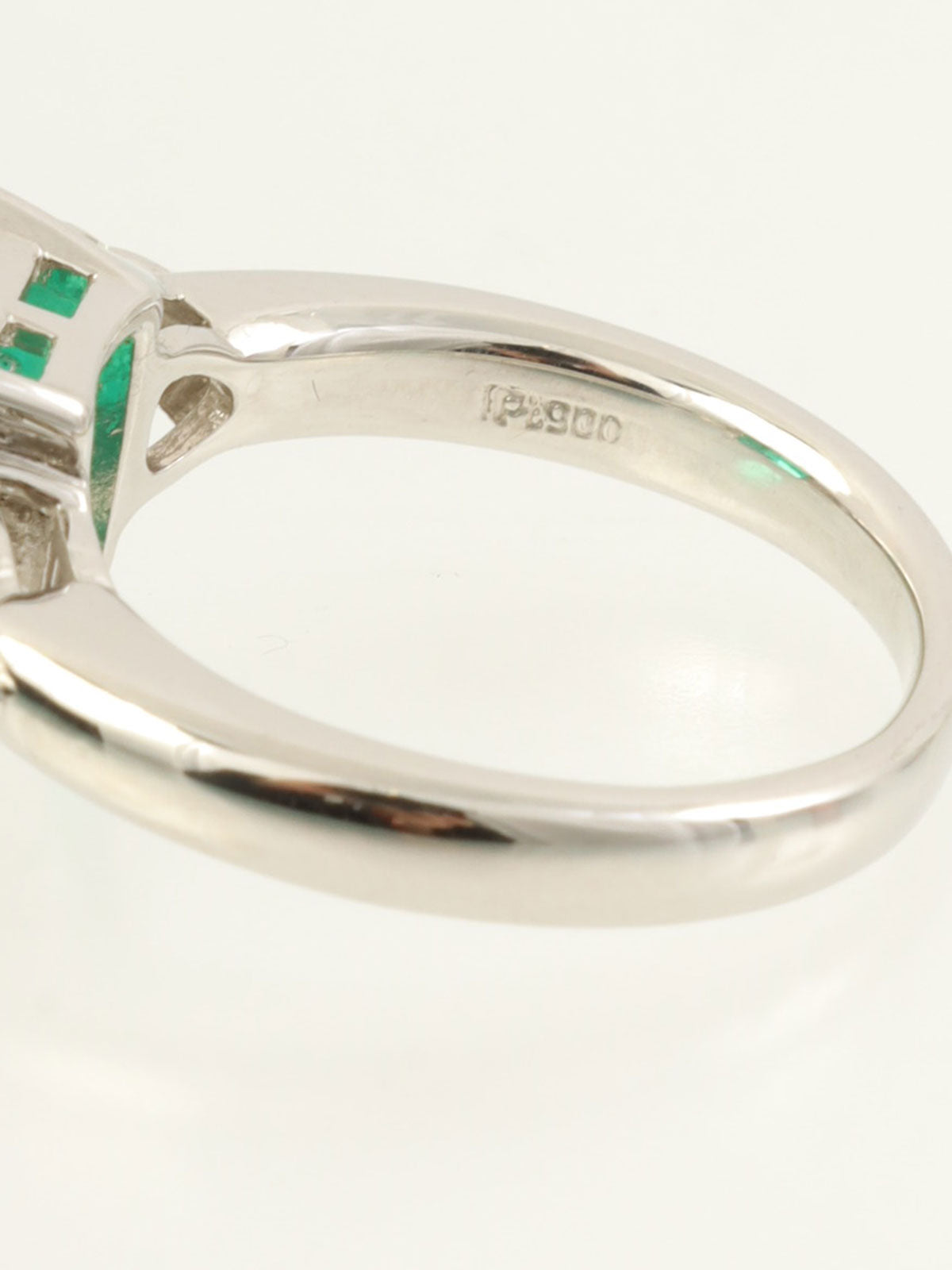 铂金祖母绿钻石戒指，银色/绿色