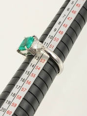 铂金祖母绿钻石戒指，银色/绿色