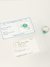 Platinum emerald and diamond ring in silver/green