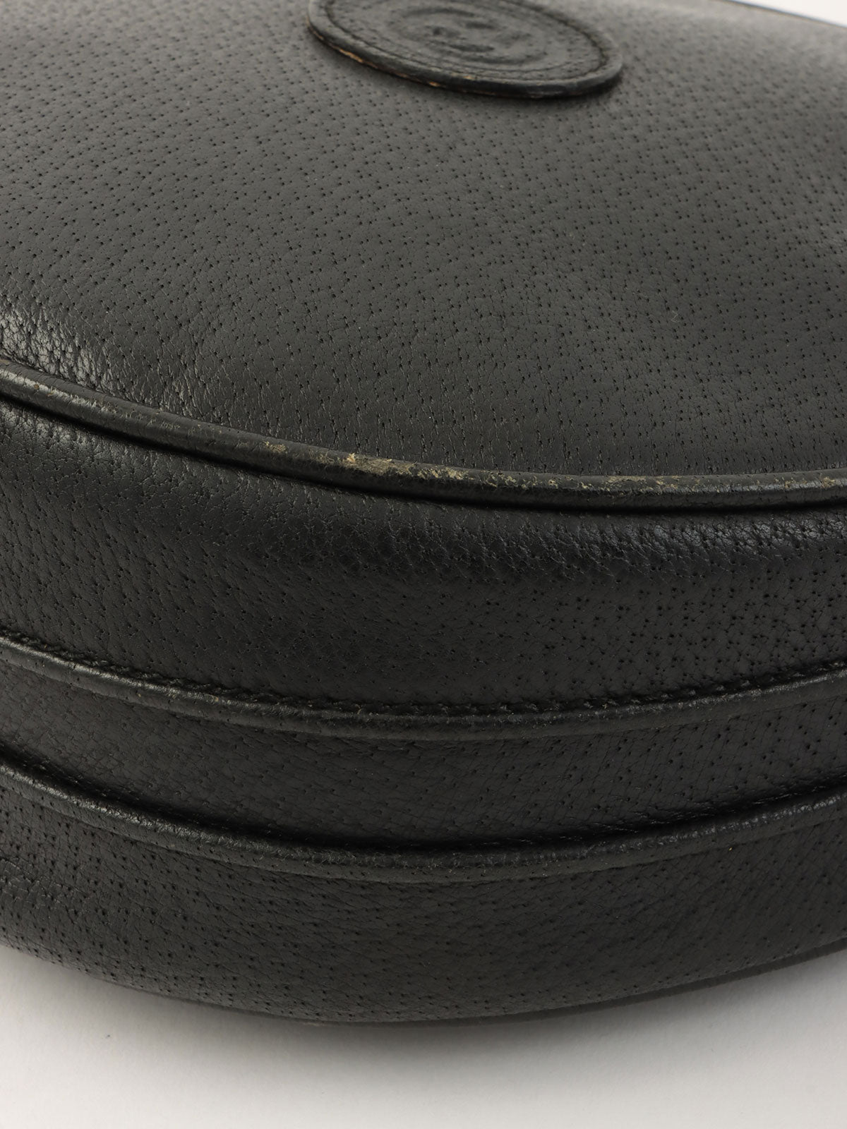 GGエンボスラウンドフォルムショルダーバッグ ブラック