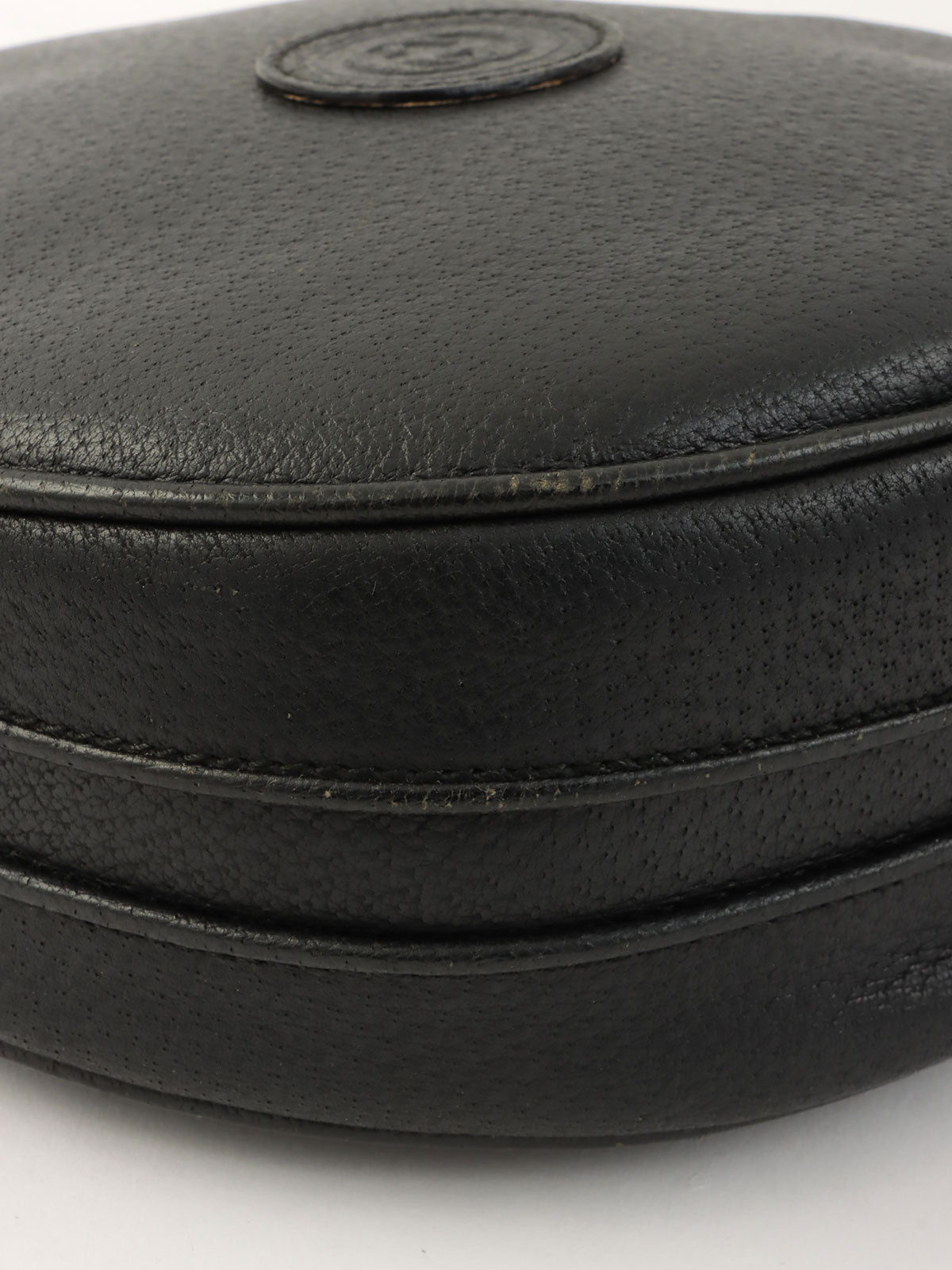 GGエンボスラウンドフォルムショルダーバッグ ブラック