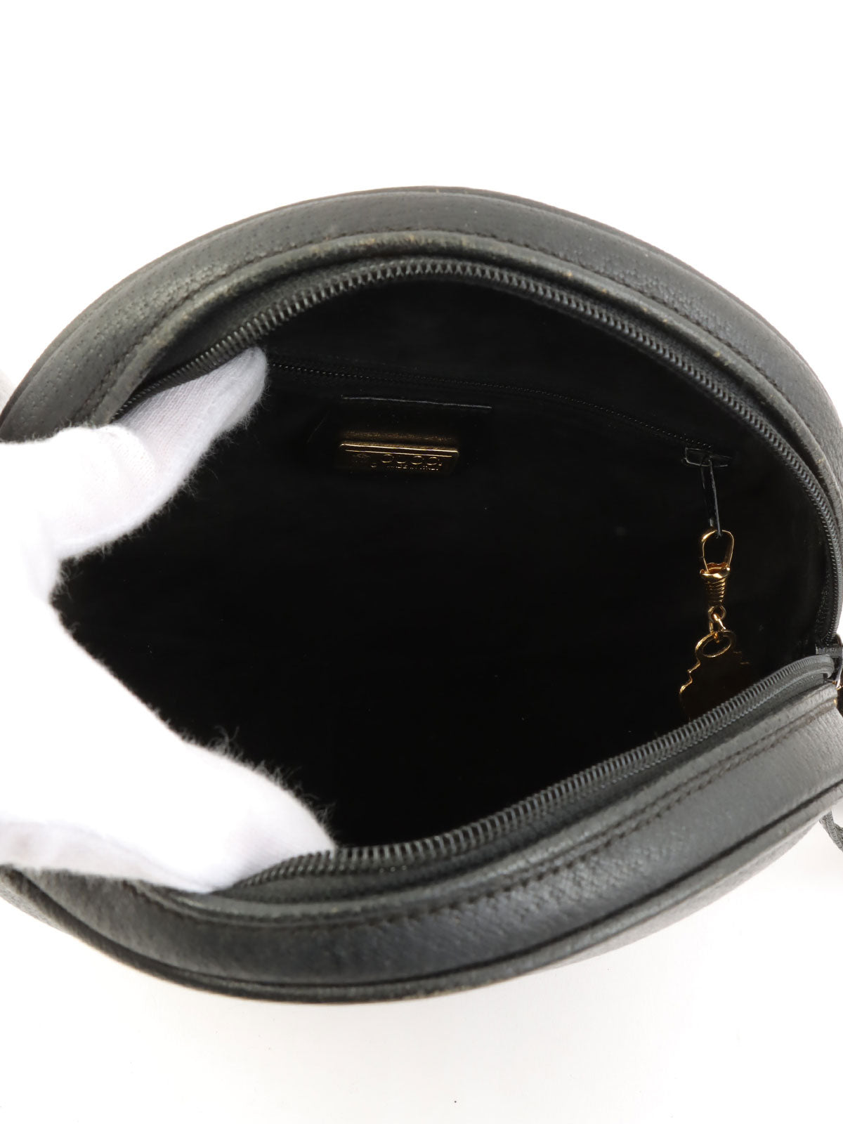 GGエンボスラウンドフォルムショルダーバッグ ブラック