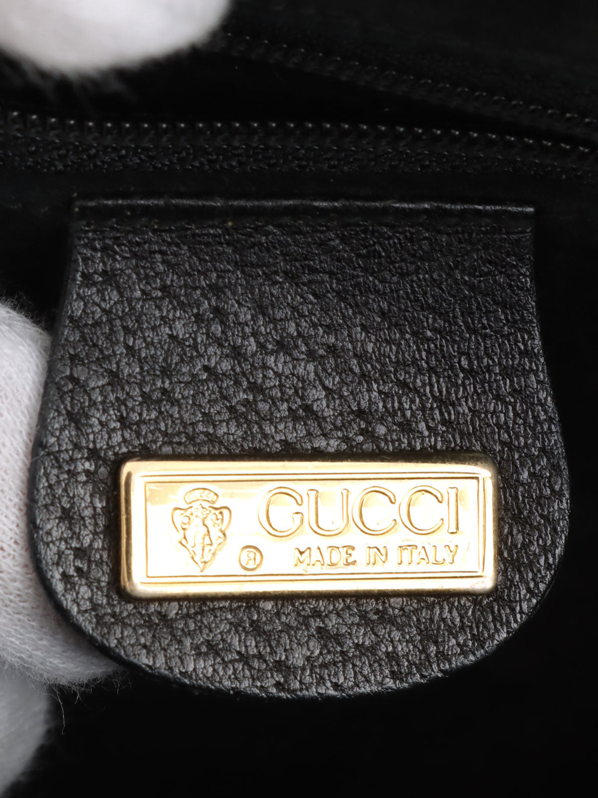 GGエンボスラウンドフォルムショルダーバッグ ブラック