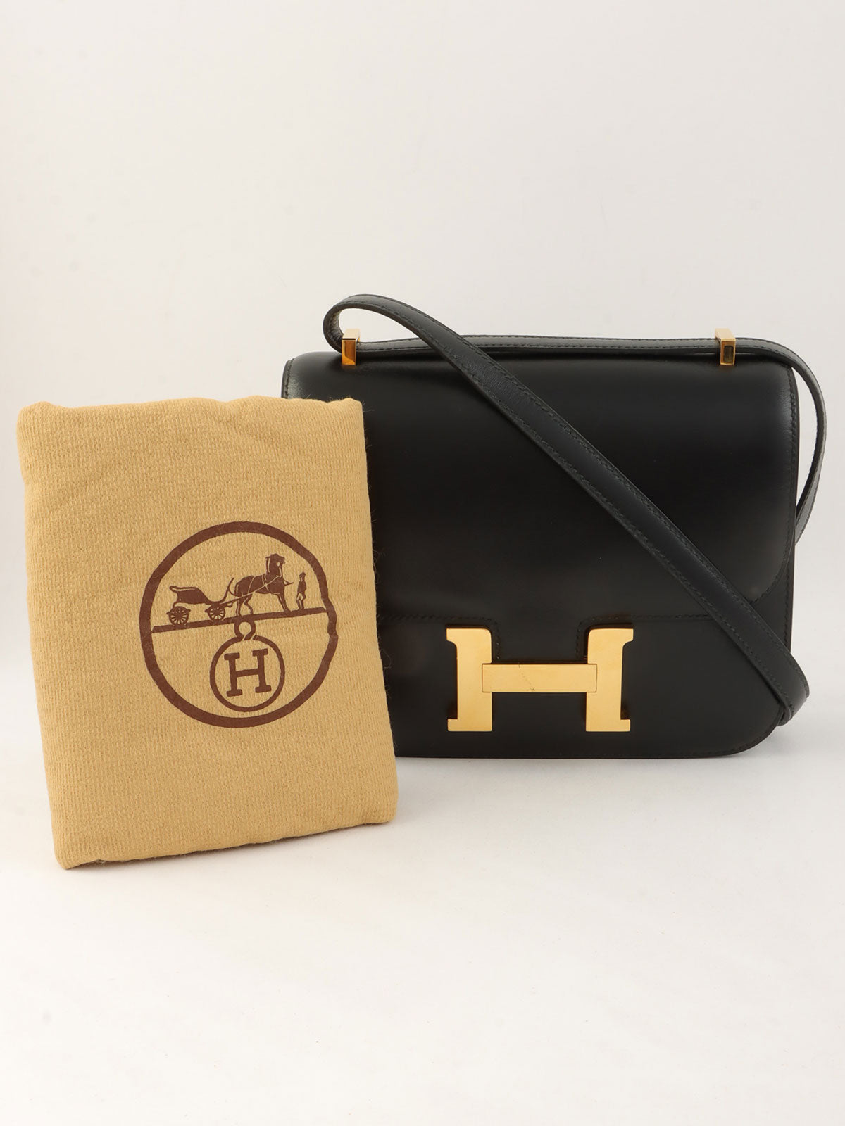 Constance 18 Black