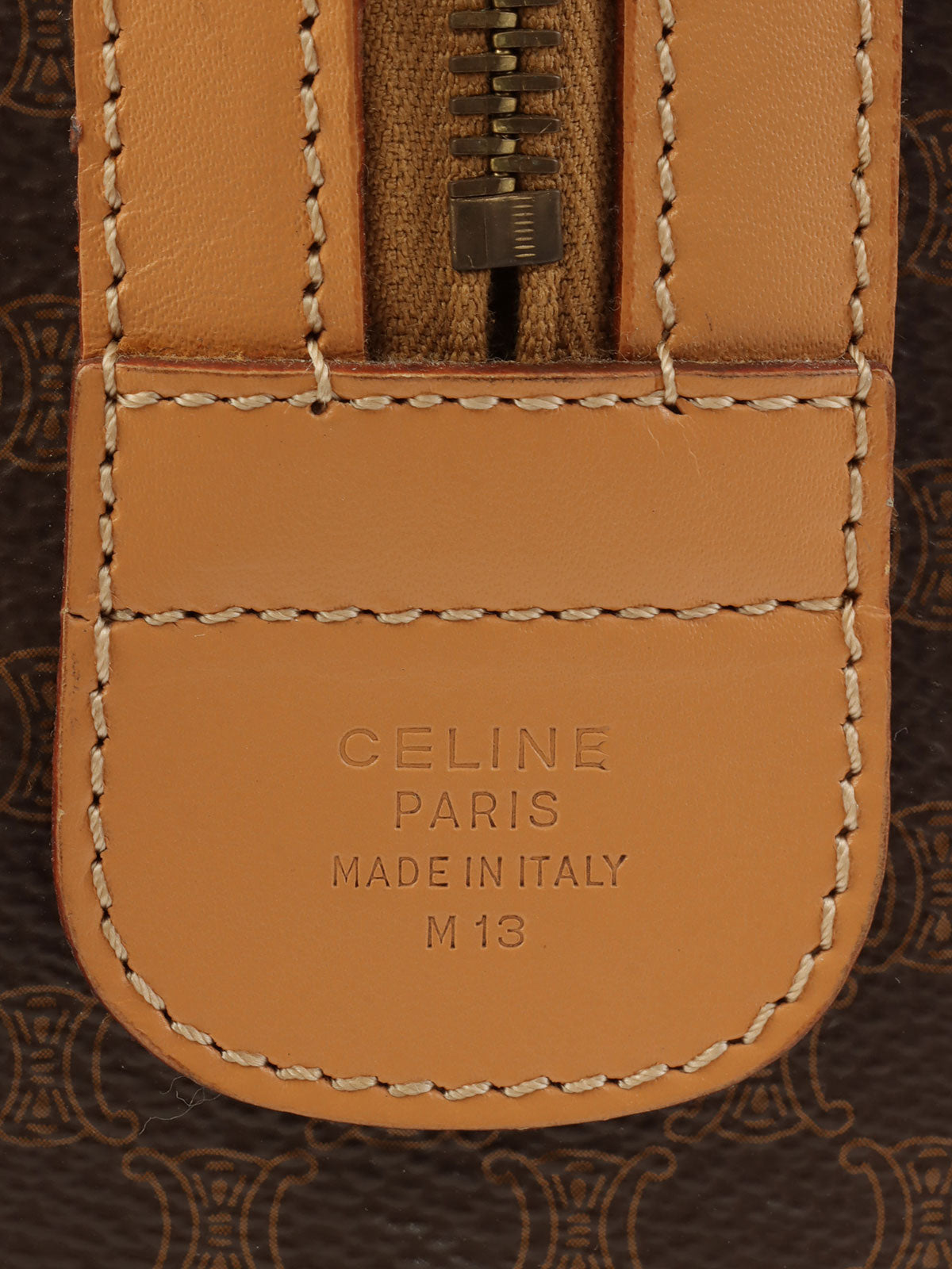 マカダムパターンロゴエンボスミニボストンバッグ ブラウン