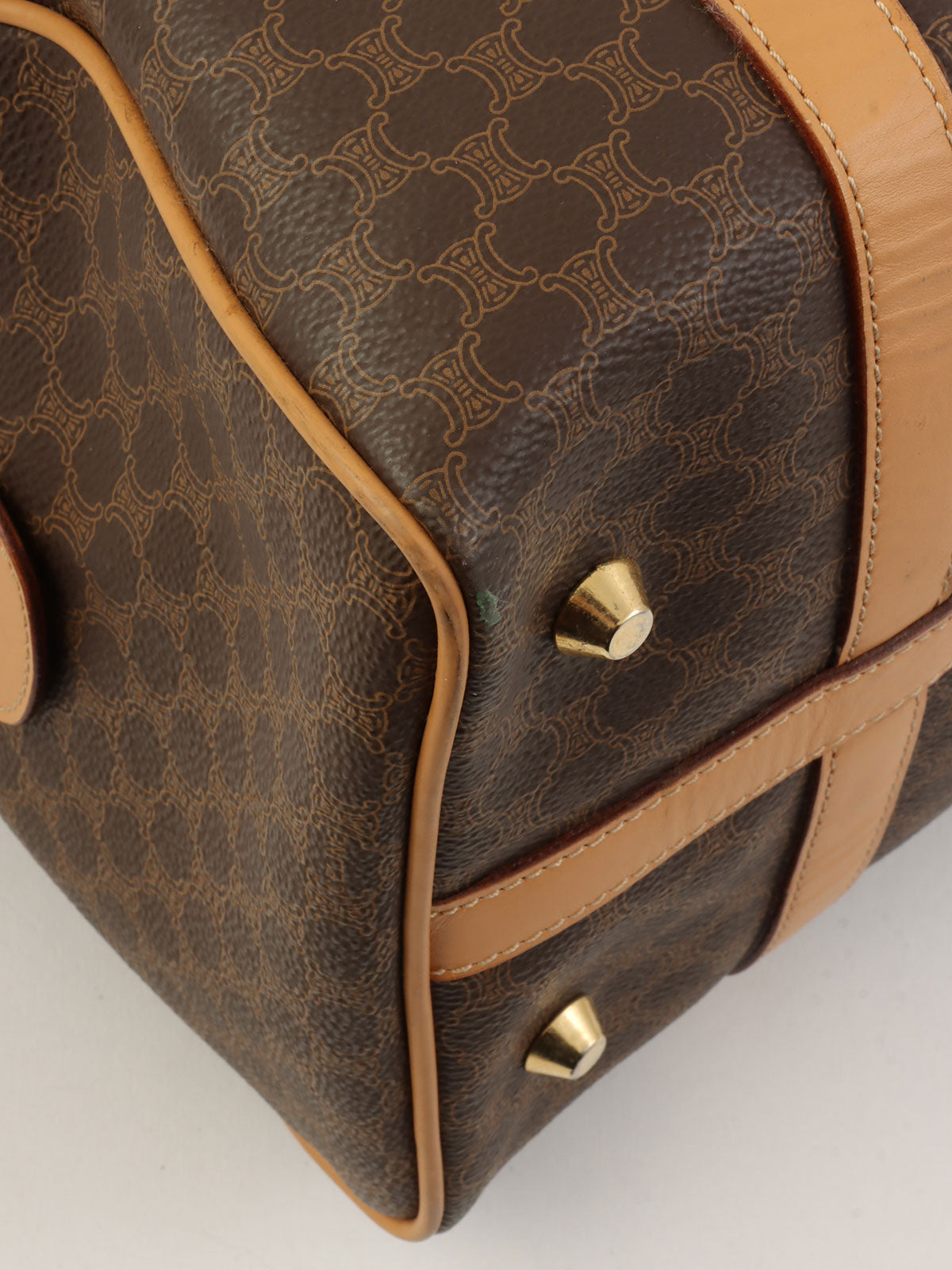 マカダムパターンロゴエンボスミニボストンバッグ ブラウン