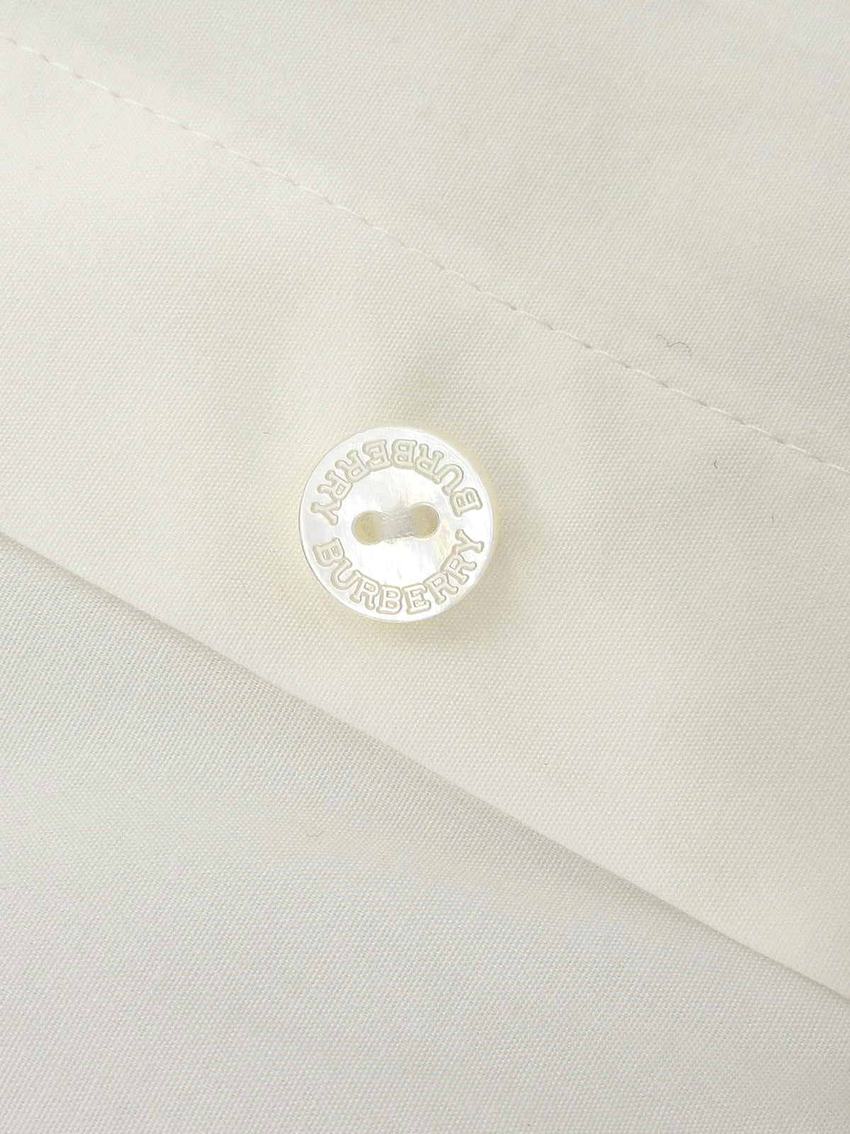 ロゴ刺繍クウォータースリーブシャツ ホワイト