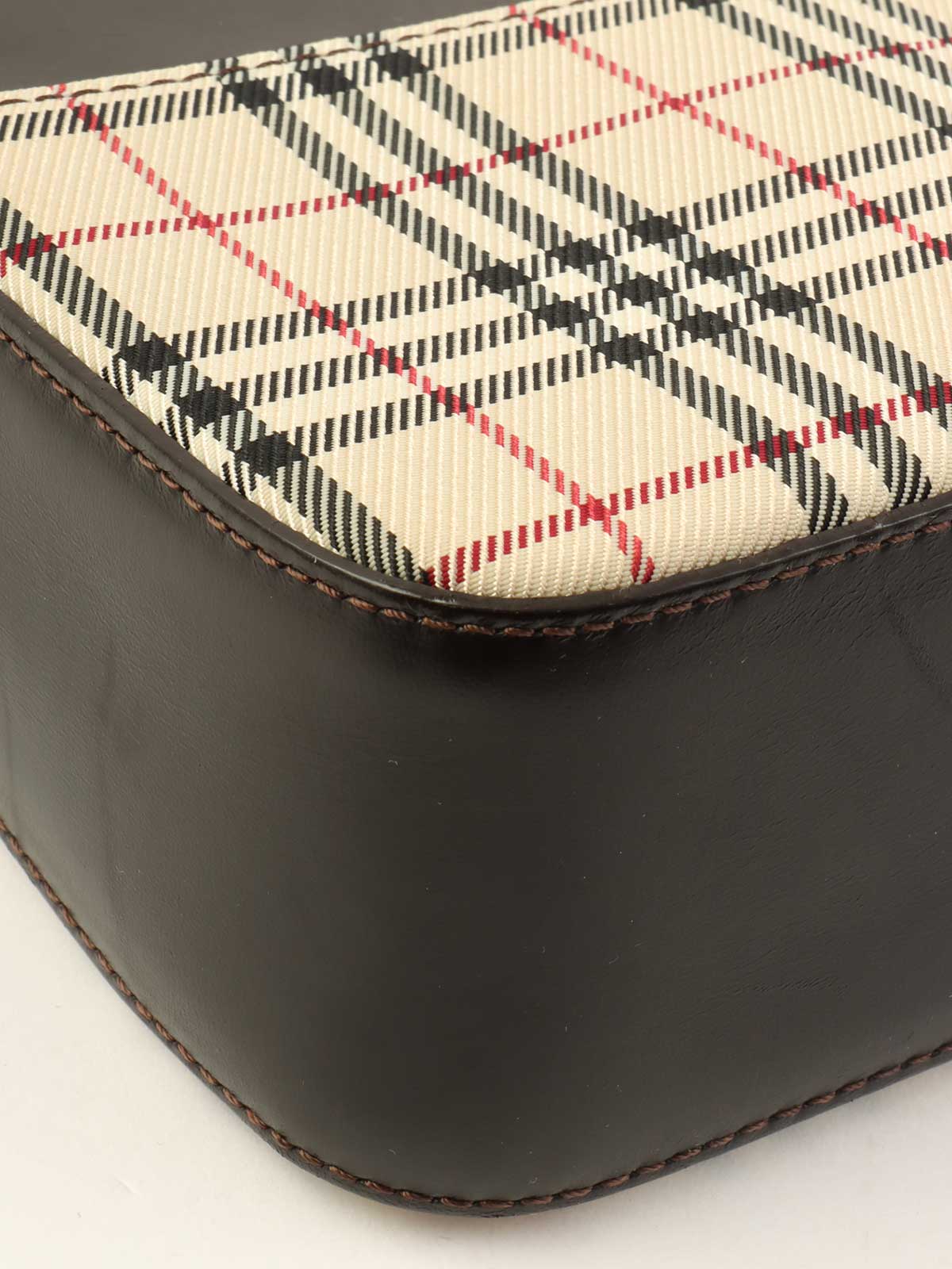 ノバチェックパターンロゴプレートショルダーバック　ベージュ/ダークブラウン/マルチ