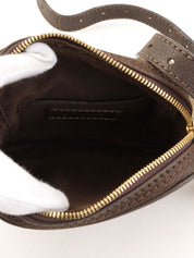 アナグラムタッセルチャームショルダーバッグ ブラウン/ゴールド/メタリックピンク