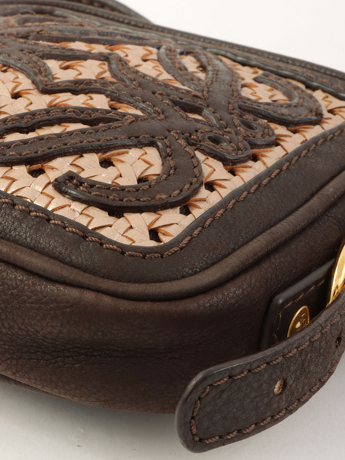 アナグラムタッセルチャームショルダーバッグ ブラウン/ゴールド/メタリックピンク